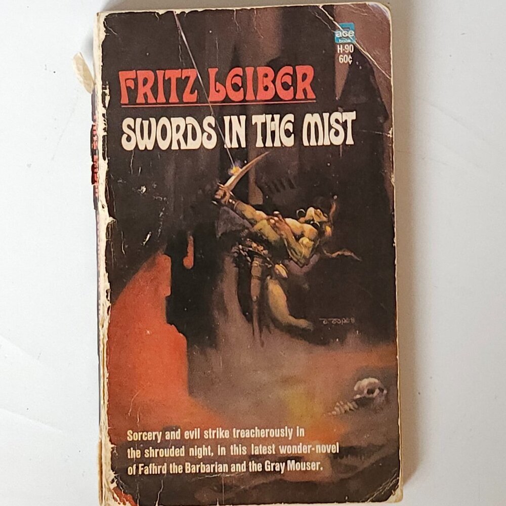 Fritz Leiber Swords in the Mist Paperback Novel